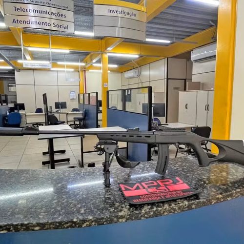 Operação do MP e da Corregedoria prende PMs que faziam segurança de bicheiro no RJ