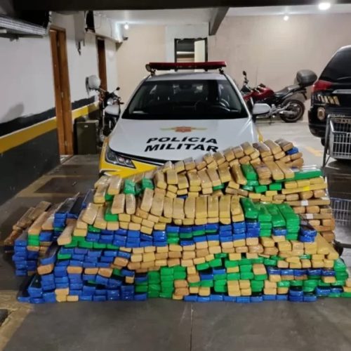 Homem é preso com uma tonelada de maconha em carro clonado