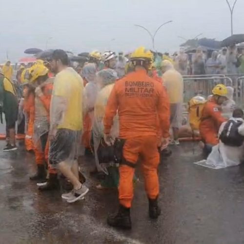 Nove seguem internados após raio atingir público em ato político em Brasília