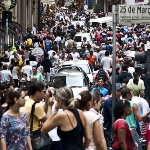 População brasileira cresce e passa de 214 milhões em 2026
