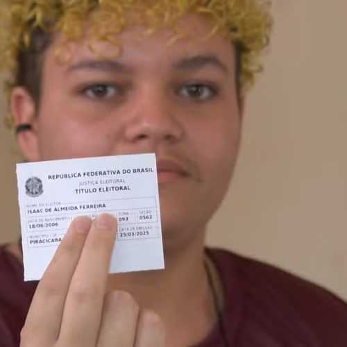 Eleitores trans da região se preparam para votar com nome social