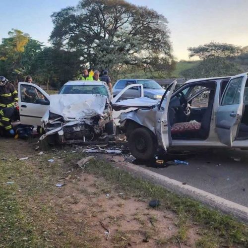 Colisão frontal entre dois carros na  SP-350 deixa uma vítima fatal