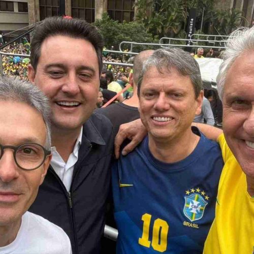 Filho do ex-presidente Jair Bolsonaro ataca governadores de direita e acusa aliados de agir como “ratos oportunistas”