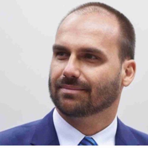 Deputado Eduardo Bolsonaro chama senadores e governadores, que ajudaram derrubar a Pec da Blindagem, de “serviçais” do STF e da esquerda