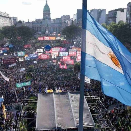 Economia Argentina recua pela quarta vez consecutiva em Junho