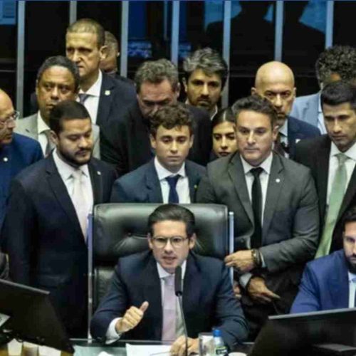 Partidos do “Centrão e Direitão” avançam em PEC da impunidade e tentam blindar corrupção no Brasil