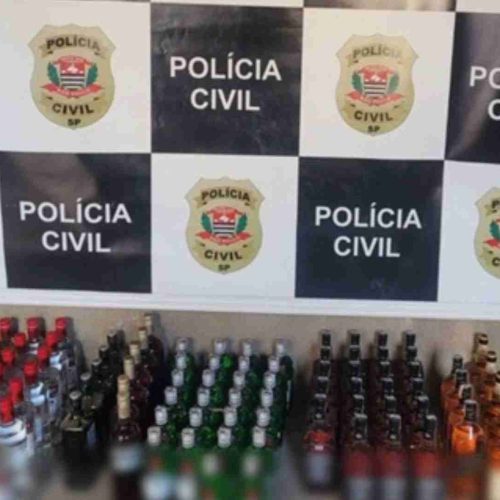 Polícia Civil apreende mais de 500 garrafas de bebidas com rótulos falsos e alerta para riscos à saúde