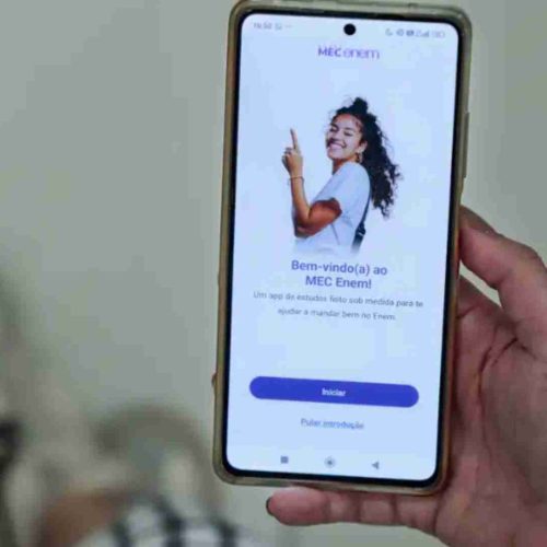 MEC lança aplicativo ‘MEC Enem’ com simulados e correção de redação por inteligência artificial