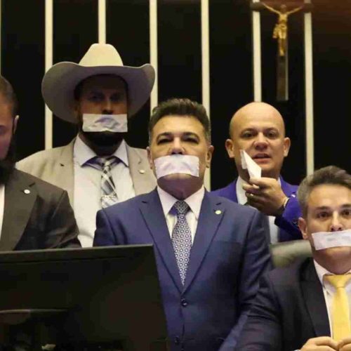 Protesto de bolsonaristas no Congresso ameaça isenção de IR para quem ganha até dois salários mínimos