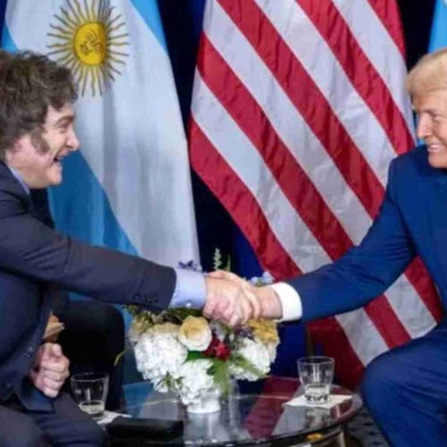 Nem a ajuda dos EUA está conseguindo deixar o plano econômico de Javier Milei, na Aregentina, em pé