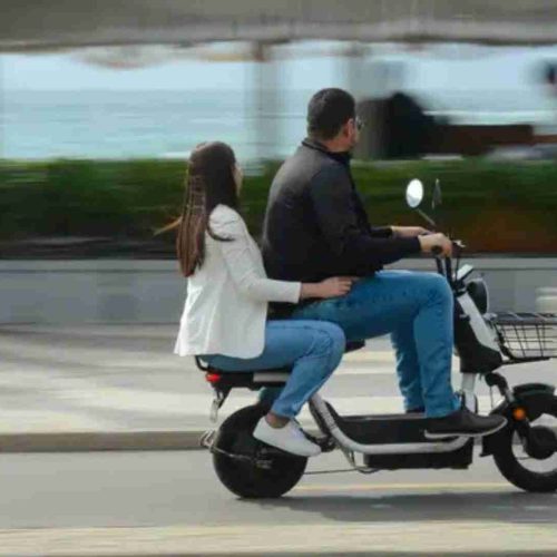 Ciclomotores, bicicletas elétricas e veículos autopropelidos passarão a ser regidos por novas regras de trânsito em 2026