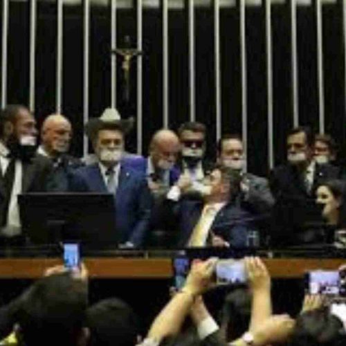 Aliados de Bolsonaro comemoram demissões no governo Lula e prometem reforçar oposição no Congresso