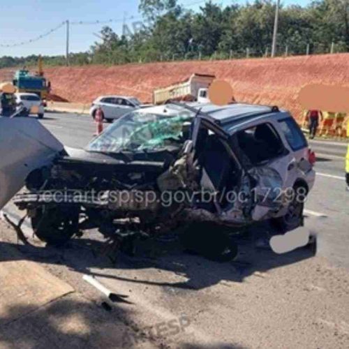 Colisão frontal na SP-191 mata uma pessoa e deixa dois feridos