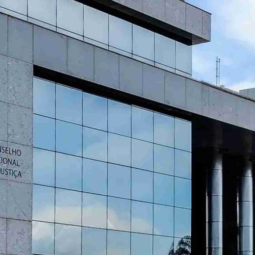 Cartórios brasileiros: a máquina de privilégios que fatura R$ 23 bi com serviços lentos e caros