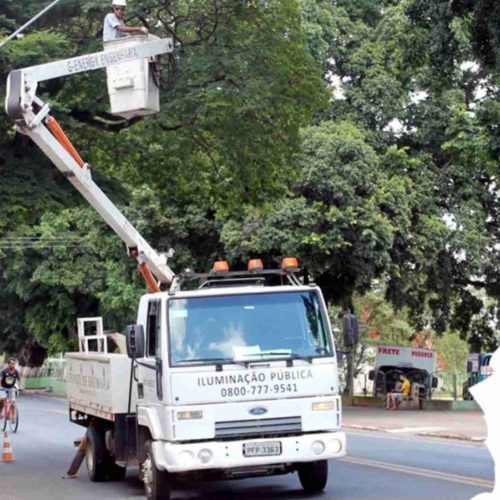 Prefeitura orienta população sobre como solicitar reparos na iluminação pública de Porto Ferreira