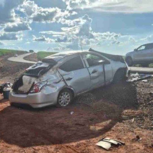 Passageira morre e família fica ferida em capotamento na Vicinal Arlindo Vicentini no interior de SP