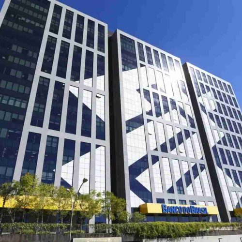 Avanço de Flávio Bolsonaro pressiona ações do Banco do Brasil, com queda de 6% em menos de um dia