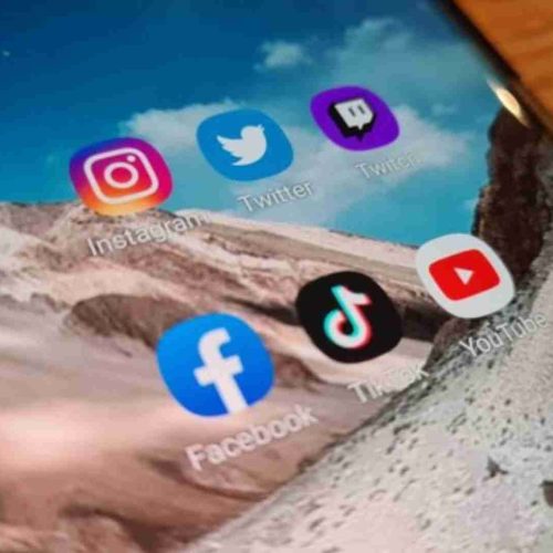 Reino Unido impõe rigor inédito às Big Techs para proteger crianças na internet