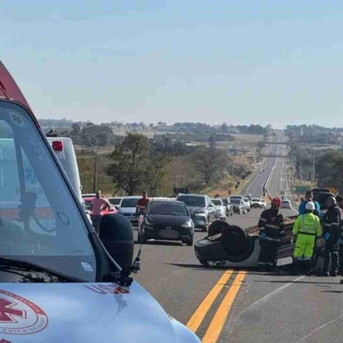 Suposto racha provoca grave acidente com quatro feridos na SP-318