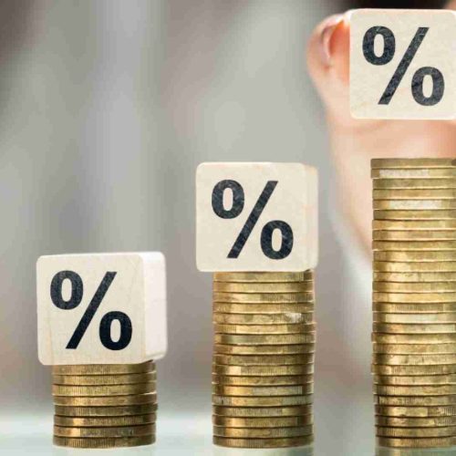 O que muda quando os juros sobem ou caem?