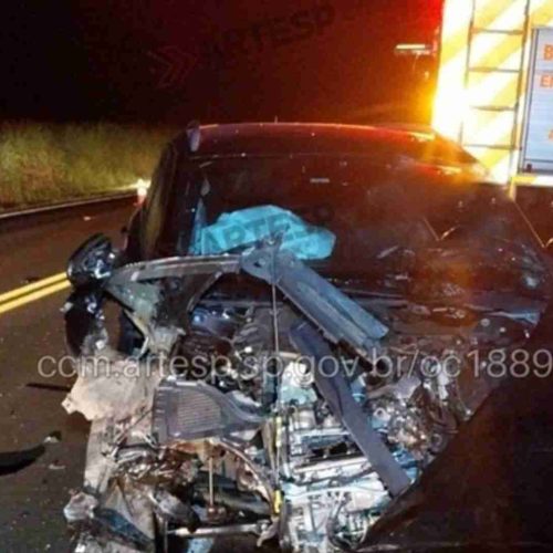 Duas pessoas morrem em colisão frontal no km 91,9 da SP-255