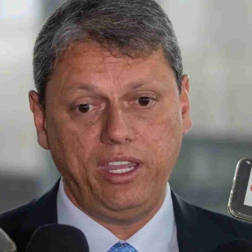 Governador Tarcísio defende punição rigorosa a PMs envolvidos em morte de jovem