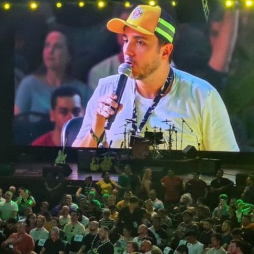 MBL eleva o tom e Renan Santos diz que quer “acabar com a raça” de Flávio Bolsonaro