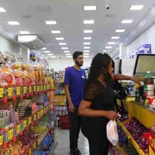 Representantes do Comércio pressiona por revogação de portaria que limita funcionamento aos domingos