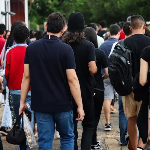 Atenção estudantes! Vocês têm até as 23h59 de hoje, 13/06, para fazer a inscrição no Enem