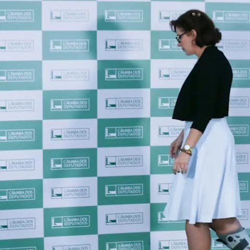 Deputada Carla Zambelli foge do país após condenação a 10 anos de prisão por ataque hacker ao CNJ