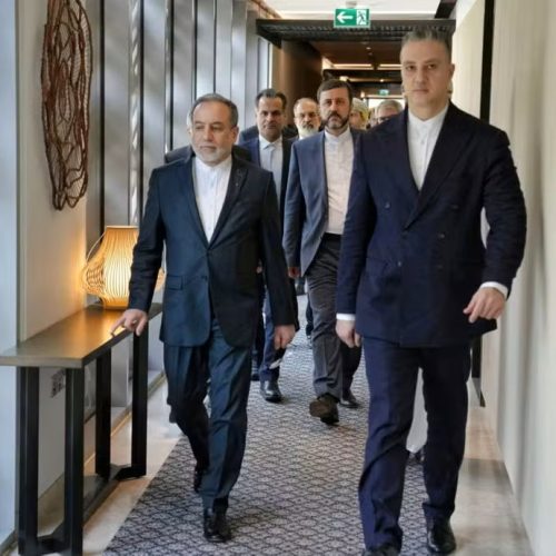 Irã e EUA veem avanço em diálogo nuclear após reunião positiva em Omã