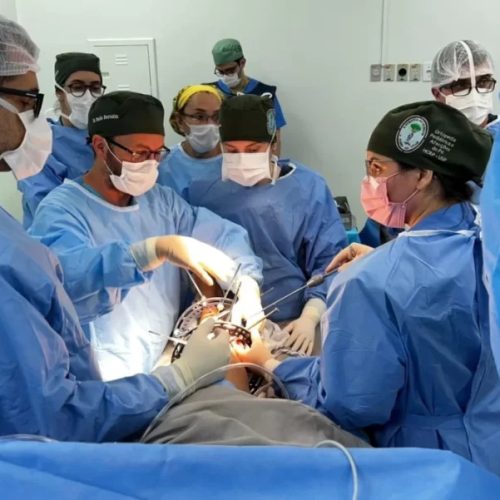 Hospital das Clínicas de Ribeirão Preto realiza cirurgia inédita de correção óssea