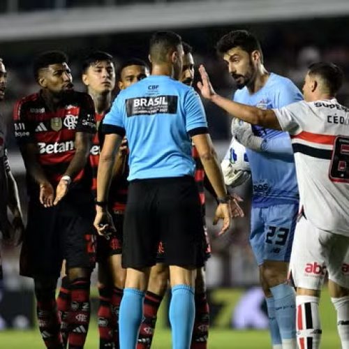 São Paulo e Flamengo empatam em jogo movimentado na Vila Belmiro