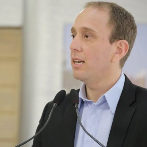 Republicanos expulsa “prefeito tiktoker”; venerado até recentemente, agora torna-se um desafeto do partido ligado a Igreja Universal do reino de Deus