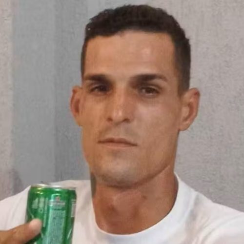 Mãe encontra filho morto dentro de casa e polícia investiga homicídio