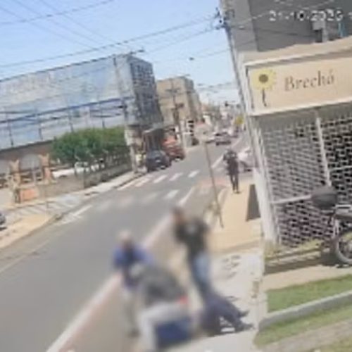 Motoboy persegue e imobiliza suspeito de assaltar idosa