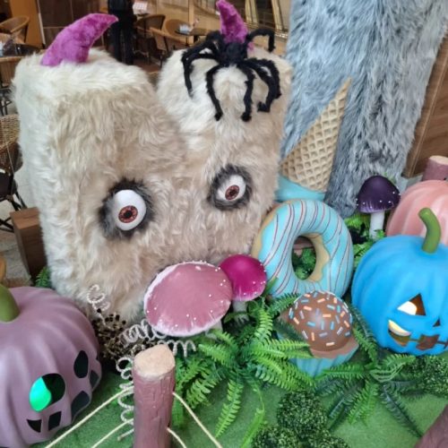 Shopping Santa Úrsula entra no clima de Halloween com exposição gratuita “Monstrinhos”