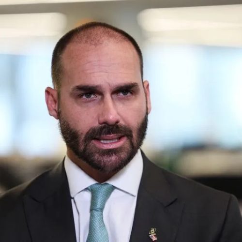 Moraes manda Eduardo Bolsonaro começar a cumprir pena e determina cancelamento de passaportes