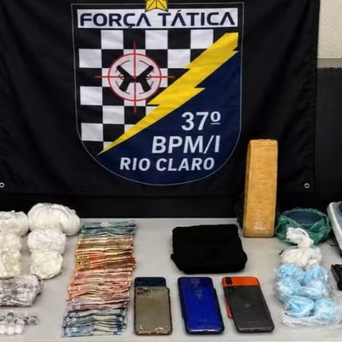 Foragido é preso com drogas, arma e R$ 5,8 mil em apartamento de Rio Claro