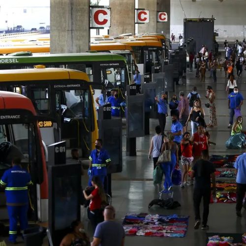Tarifa zero no transporte coletivo urbano pode ter efeito semelhante ao Bolsa Família, diz estudo