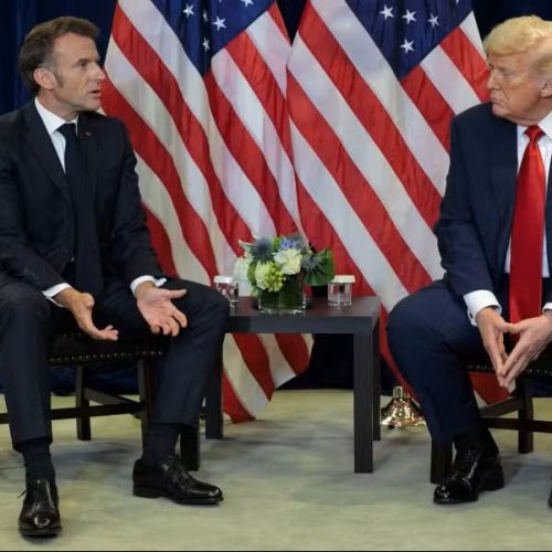 Trump ironiza Macron e provoca reação do governo francês