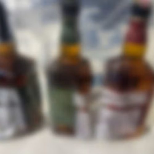 Supermercados são investigados por suspeita de vender uísques adulterados com metanol