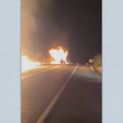 Explosão entre carretas interdita rodovia e deixa motorista ferido no interior de SP