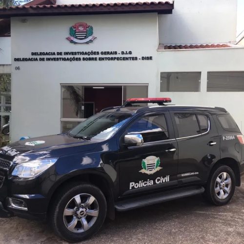Casal é encontrado morto com sinais de facadas