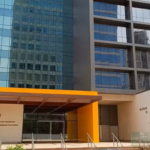 Cooperativa é condenada a indenizar funcionárias filmadas em banheiro por ex-diretor no interior de SP