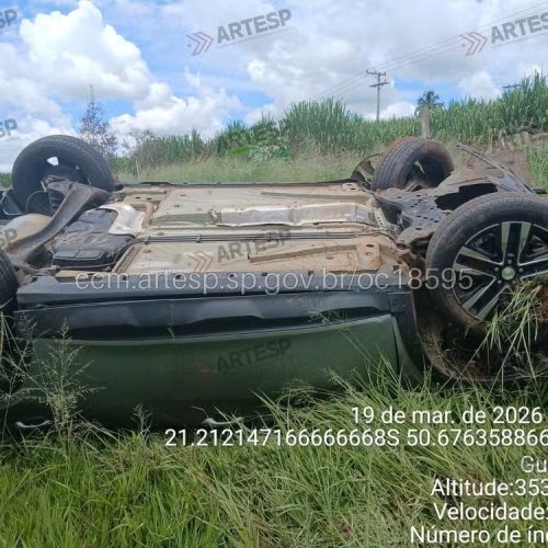 Casal de idosos morre após capotamento do veículo no km 556 da SP-300