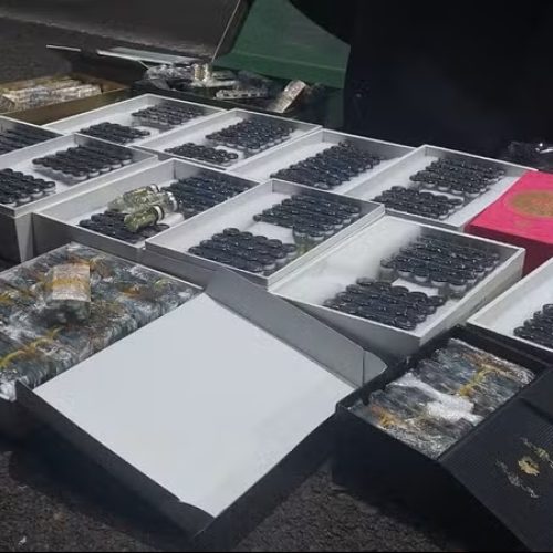 Anabolizantes e remédios para emagrecer são apreendidos em rodovia no interior de SP